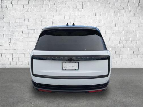 2025 Land Rover Range Rover P530 SE