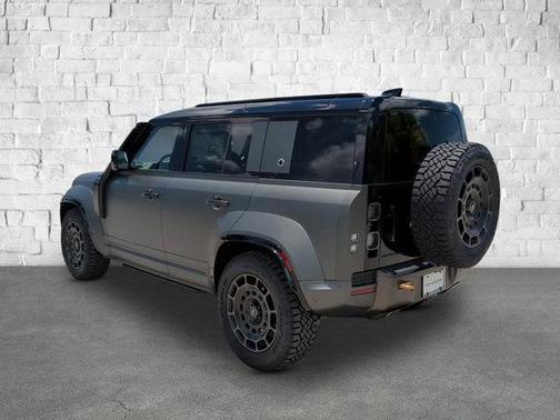 2025 Land Rover Defender P635 OCTA Edition One