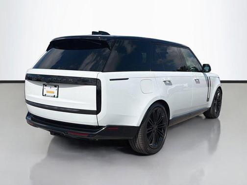Fuji White 2026 Land Rover Range Rover P530 SE 7 Seat