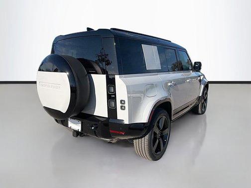 2026 Land Rover Defender P400 X-Dynamic SE