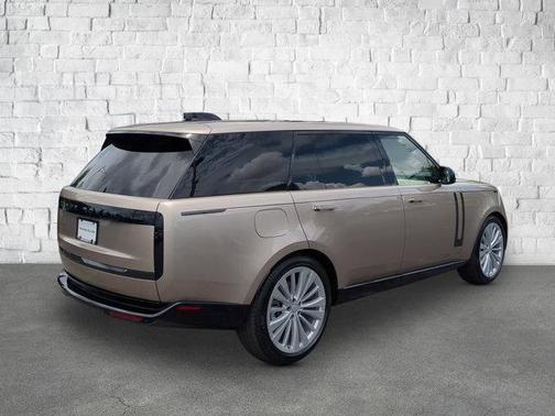 2025 Land Rover Range Rover P530 SE 7 Seat