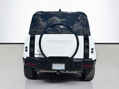 Fuji White 2026 Land Rover Defender P400 X-Dynamic SE