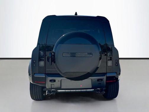 2026 Land Rover Defender 110 V8