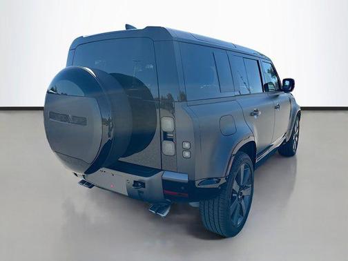 2026 Land Rover Defender 110 V8