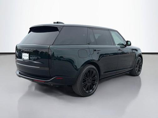 Green 2026 Land Rover Range Rover P530 Autobiography 7 Seat
