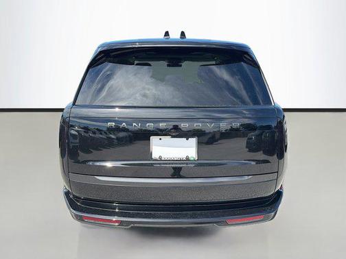 Santorini Black 2026 Land Rover Range Rover P400 SE