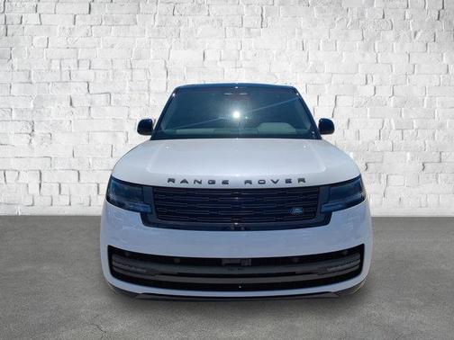 2025 Land Rover Range Rover P550e SE