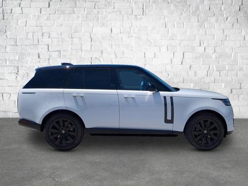 2025 Land Rover Range Rover P550e SE
