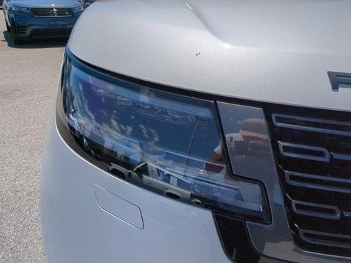 2025 Land Rover Range Rover P550e SE