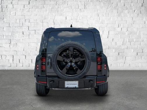 2025 Land Rover Defender 110 P400 X-Dynamic SE