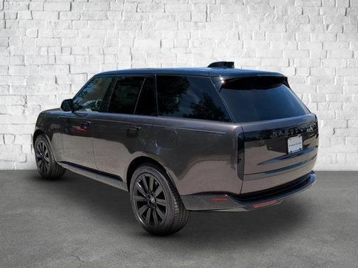 2025 Land Rover Range Rover P550e SE