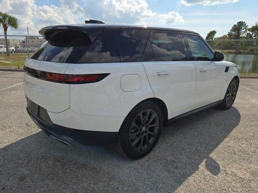 2024 Land Rover Range Rover Sport SE
