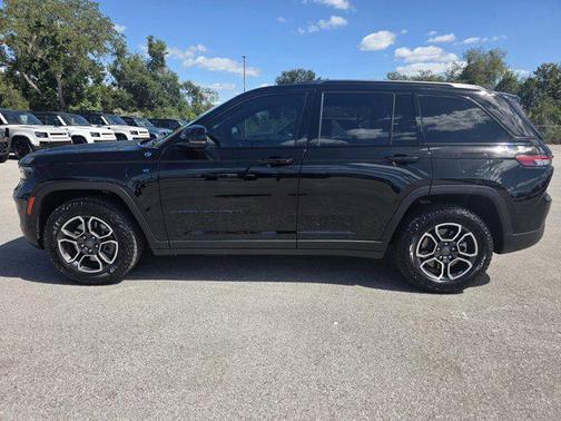 2022 Jeep Grand Cherokee 4xe Trailhawk