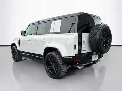 2026 Land Rover Defender X-Dynamic SE