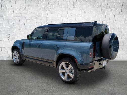2025 Land Rover Defender 110 P400 X-Dynamic SE