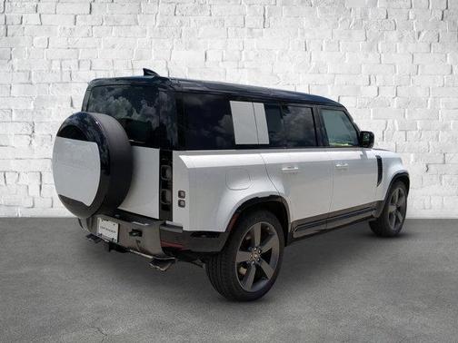2025 Land Rover Defender 110 V8