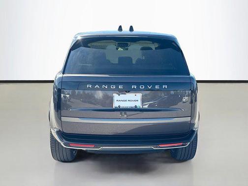 2026 Land Rover Range Rover P550e SE