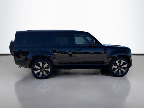 2026 Land Rover Defender V8