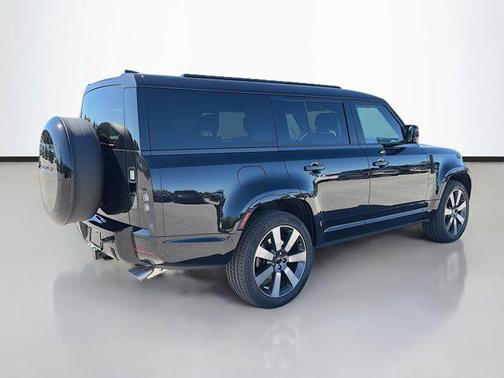 2026 Land Rover Defender V8