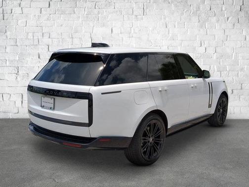 2025 Land Rover Range Rover P530 SE