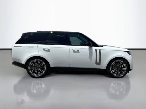Fuji White 2026 Land Rover Range Rover P400 SE