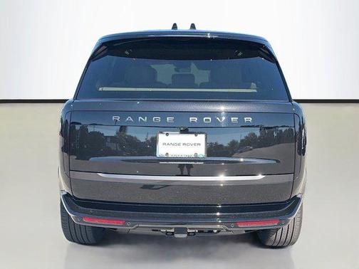 Santorini Black 2026 Land Rover Range Rover P400 SE