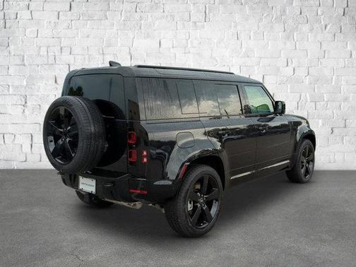 2025 Land Rover Defender 110 P400 X-Dynamic SE
