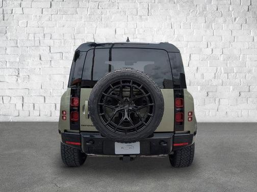 2025 Land Rover Defender 110 P400 X-Dynamic SE