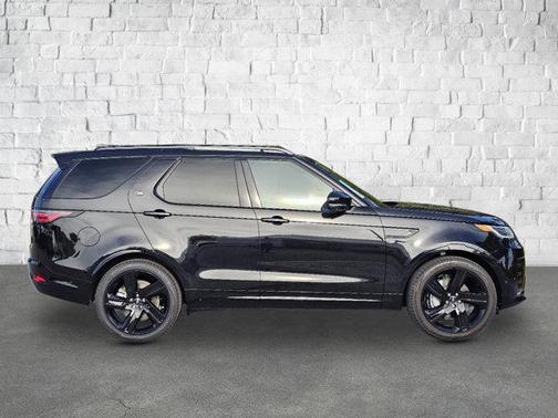 2025 Land Rover Discovery P300 Dynamic SE