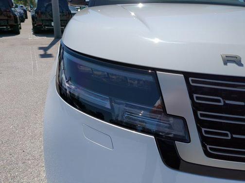 2025 Land Rover Range Rover P550e SE