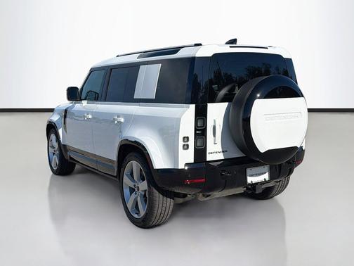 Fuji White 2026 Land Rover Defender P400 X-Dynamic SE