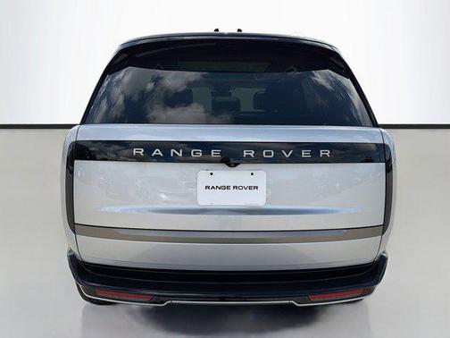 2025 Land Rover Range Rover P530 SE