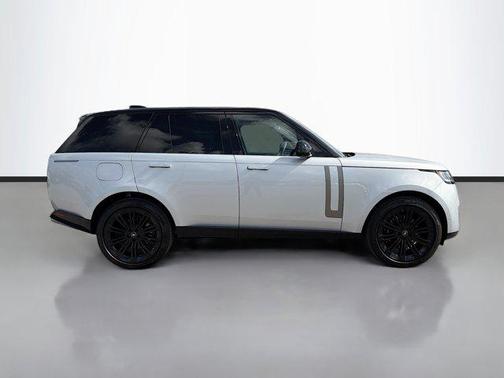 2025 Land Rover Range Rover P530 SE