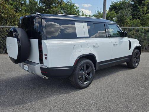 2025 Land Rover Defender 130 P400 S