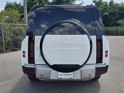 2025 Land Rover Defender 130 P400 S