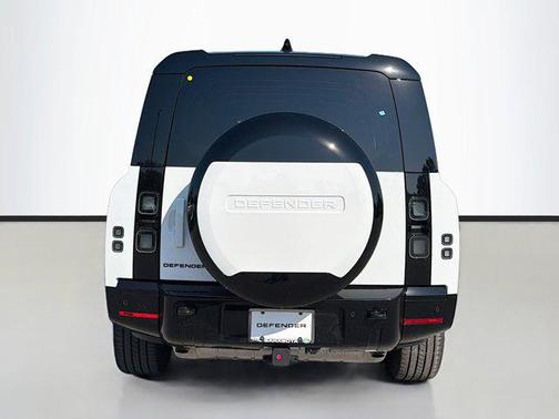 Fuji White 2026 Land Rover Defender X-Dynamic SE