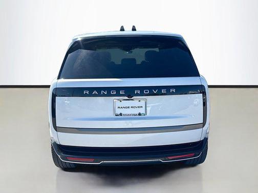 2026 Land Rover Range Rover P550e SE