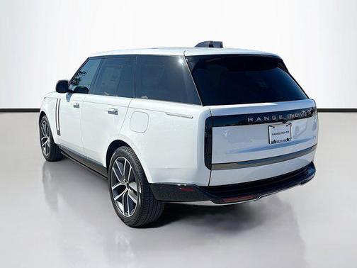 2026 Land Rover Range Rover P550e SE