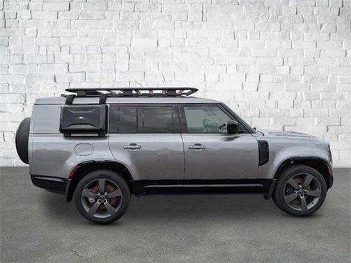 2024 Land Rover Defender 130 P400 Outbound