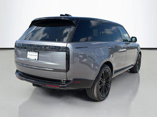 2026 Land Rover Range Rover P530 SE 7 Seat