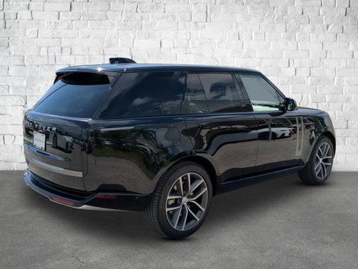2025 Land Rover Range Rover P550e SE
