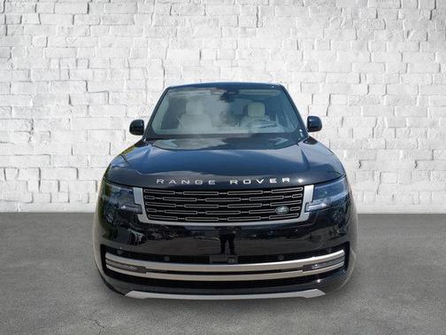 2025 Land Rover Range Rover P550e SE