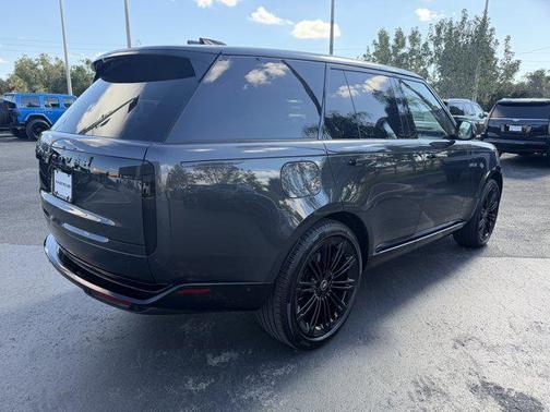 2025 Land Rover Range Rover P530 SE