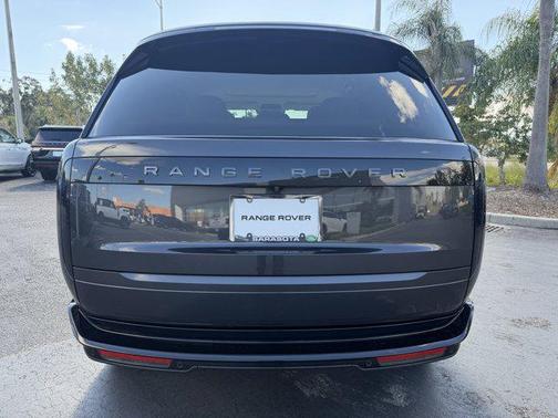 2025 Land Rover Range Rover P530 SE