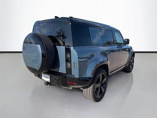 2026 Land Rover Defender P400 X-Dynamic SE