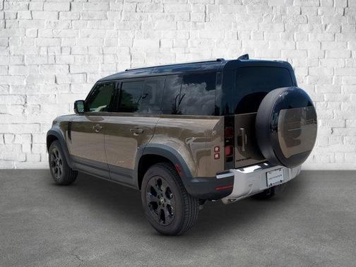 2025 Land Rover Defender 110 P400 S
