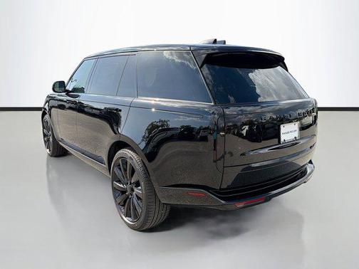 2026 Land Rover Range Rover P615 SV Black