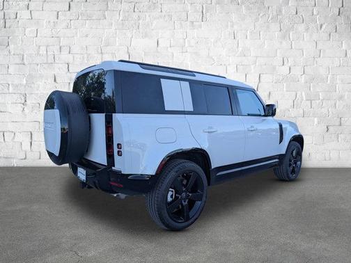 2025 Land Rover Defender 110 P400 X-Dynamic SE