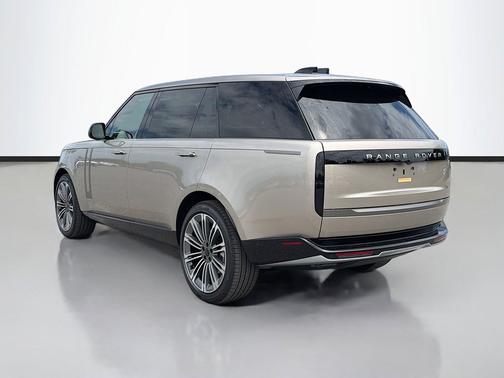 Gold 2026 Land Rover Range Rover P400 SE 7 Seat