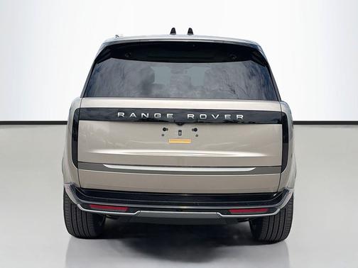Gold 2026 Land Rover Range Rover P400 SE 7 Seat